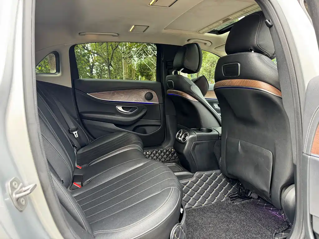 Mercedes-Benz E-Class — миниатюра 9