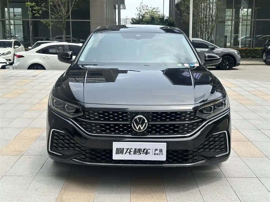 Volkswagen Passat 2022 330TSI Luxury