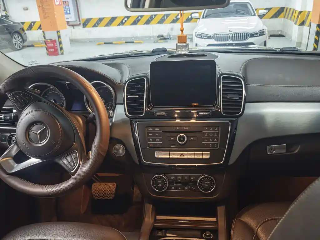Mercedes-Benz GLS — миниатюра 11