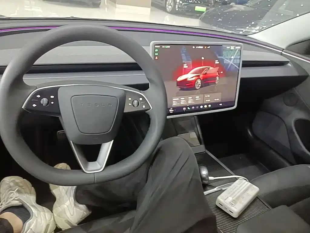 Tesla Model 3 — миниатюра 10