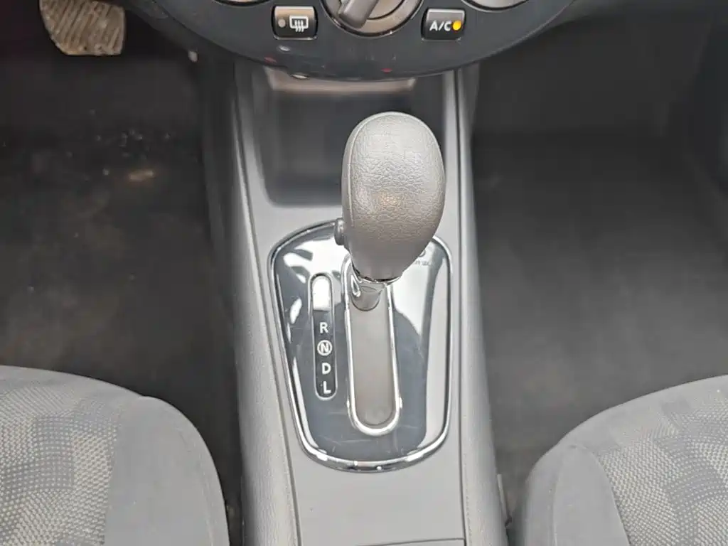 Nissan Tiida — миниатюра 14