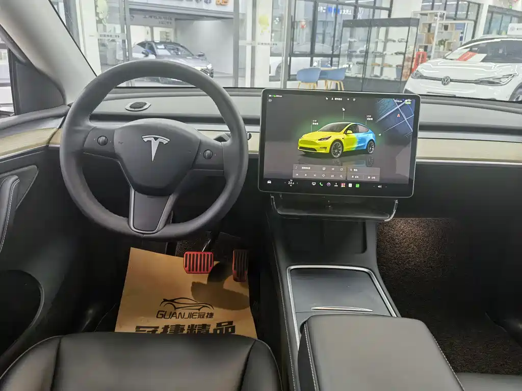 Tesla Model Y — миниатюра 7