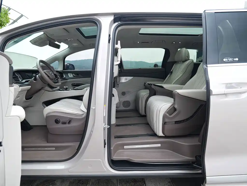 Denza D9 DM-i 970 4WD Flagship Type, фото 7