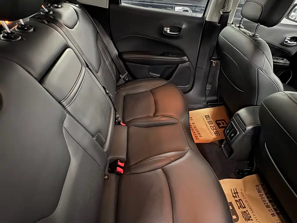 Jeep Compass — миниатюра 11