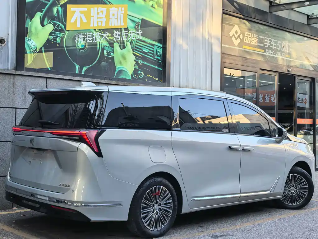 Buick GL8 Hybrid — миниатюра 3