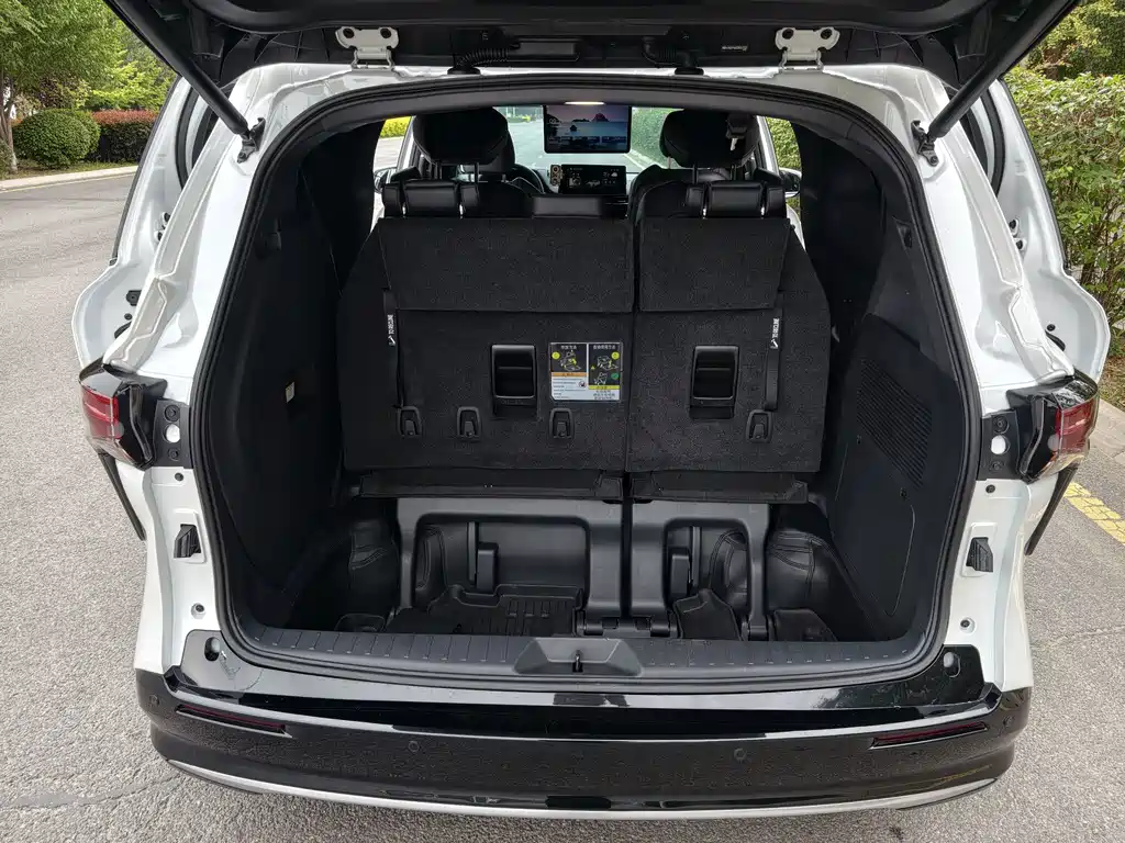 Toyota Sienna — миниатюра 14