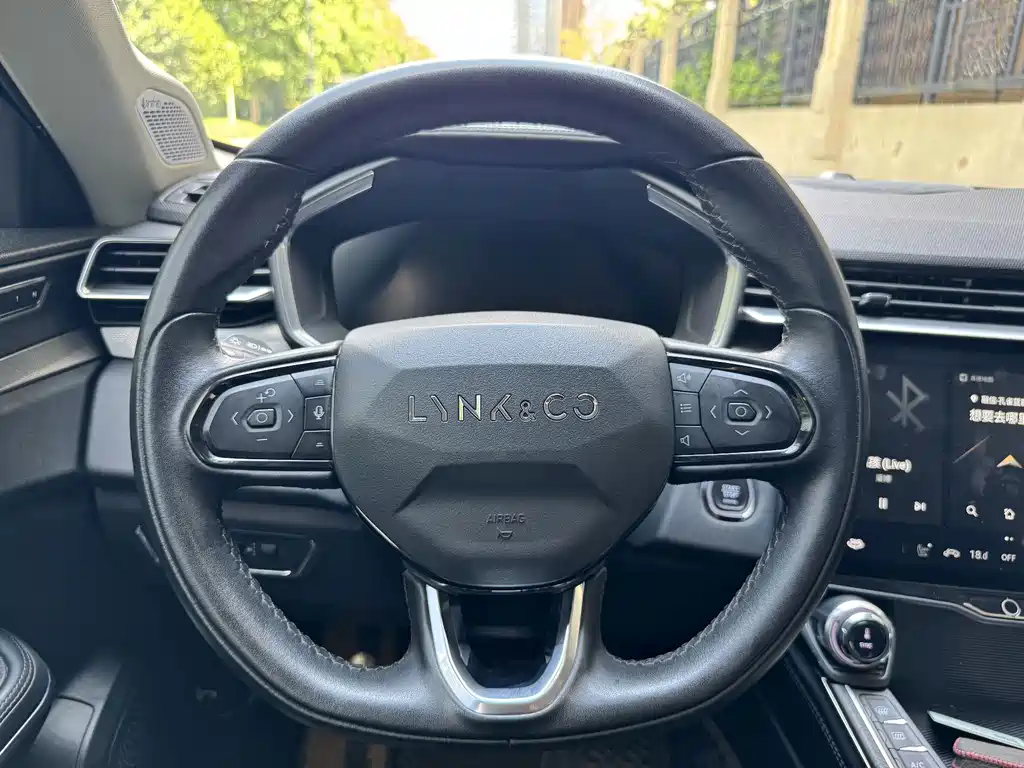 Lynk & Co 01 — миниатюра 13