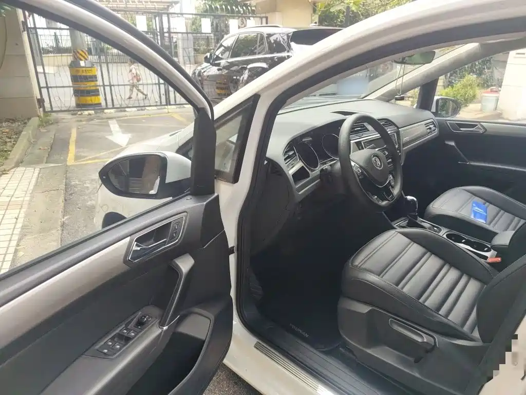 Volkswagen Touran — миниатюра 13