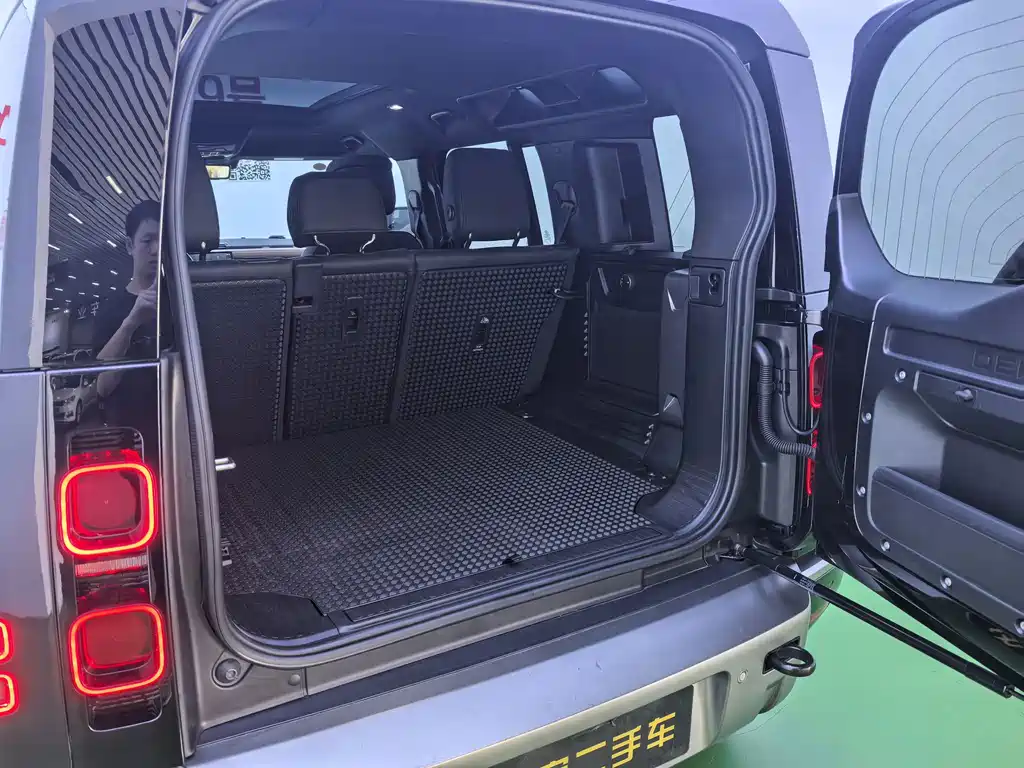 Land Rover Defender — миниатюра 19