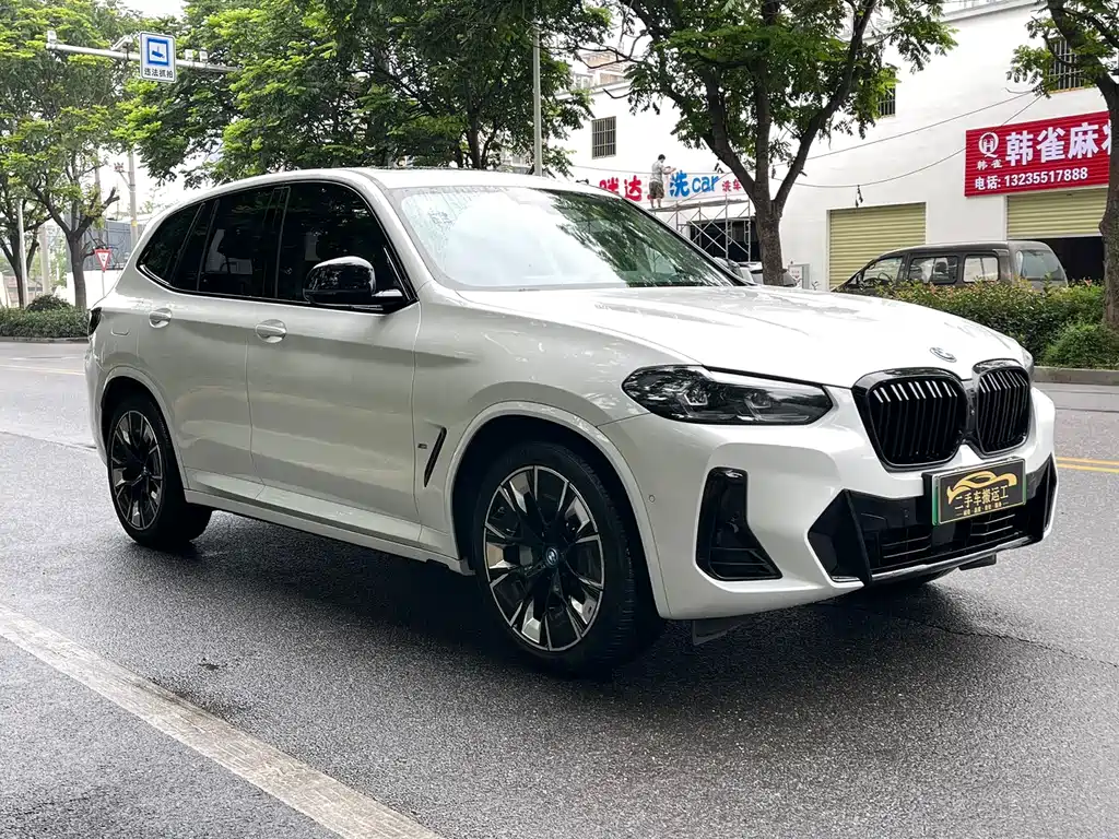 BMW iX3