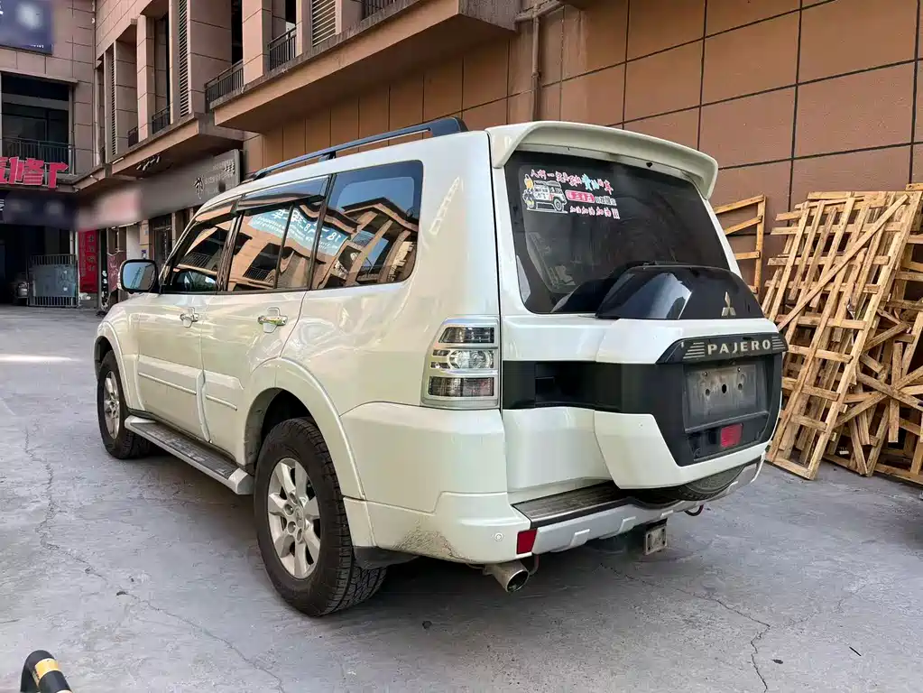 Mitsubishi Pajero (Import) — миниатюра 11