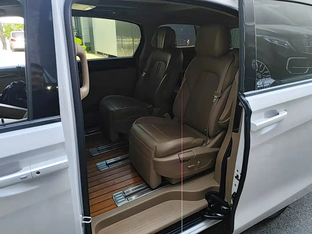 Buick GL8 — миниатюра 17