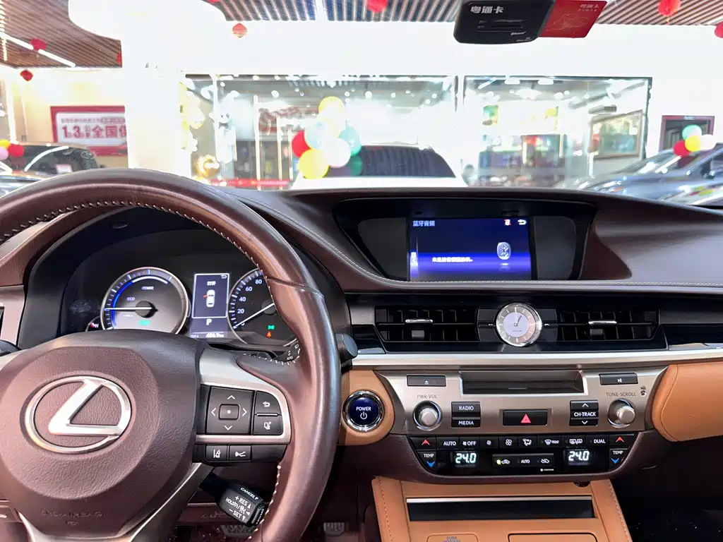 Lexus ES — миниатюра 10