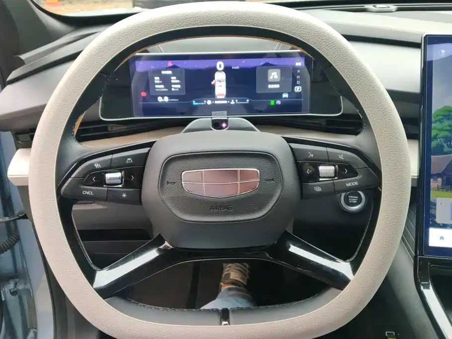 Geely Atlas 2023 — фото 15