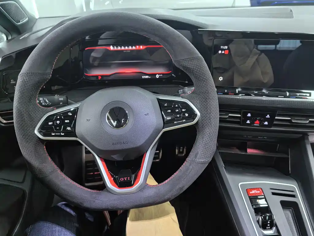 Volkswagen Golf GTI — миниатюра 16