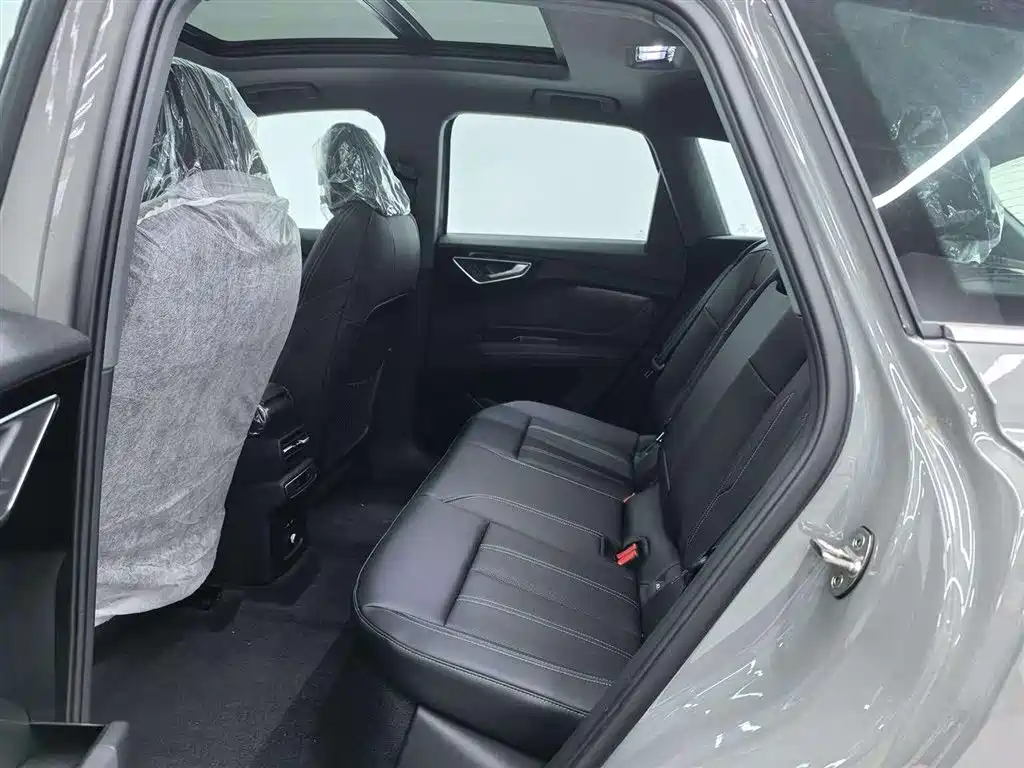 Audi Q4 e-tron — миниатюра 13