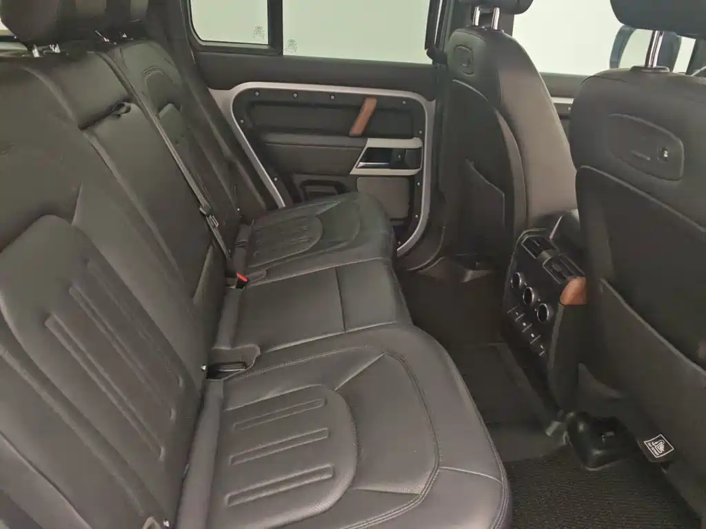 Land Rover Defender — миниатюра 16