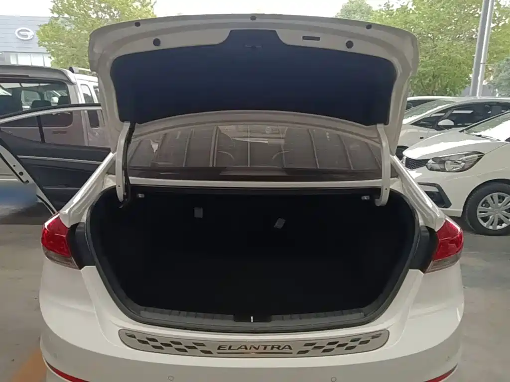 Hyundai Elantra — миниатюра 19