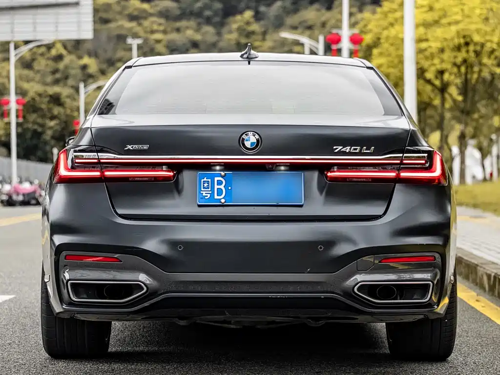 BMW 7 Series — миниатюра 14