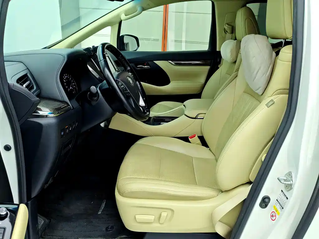 Toyota Alphard — миниатюра 5