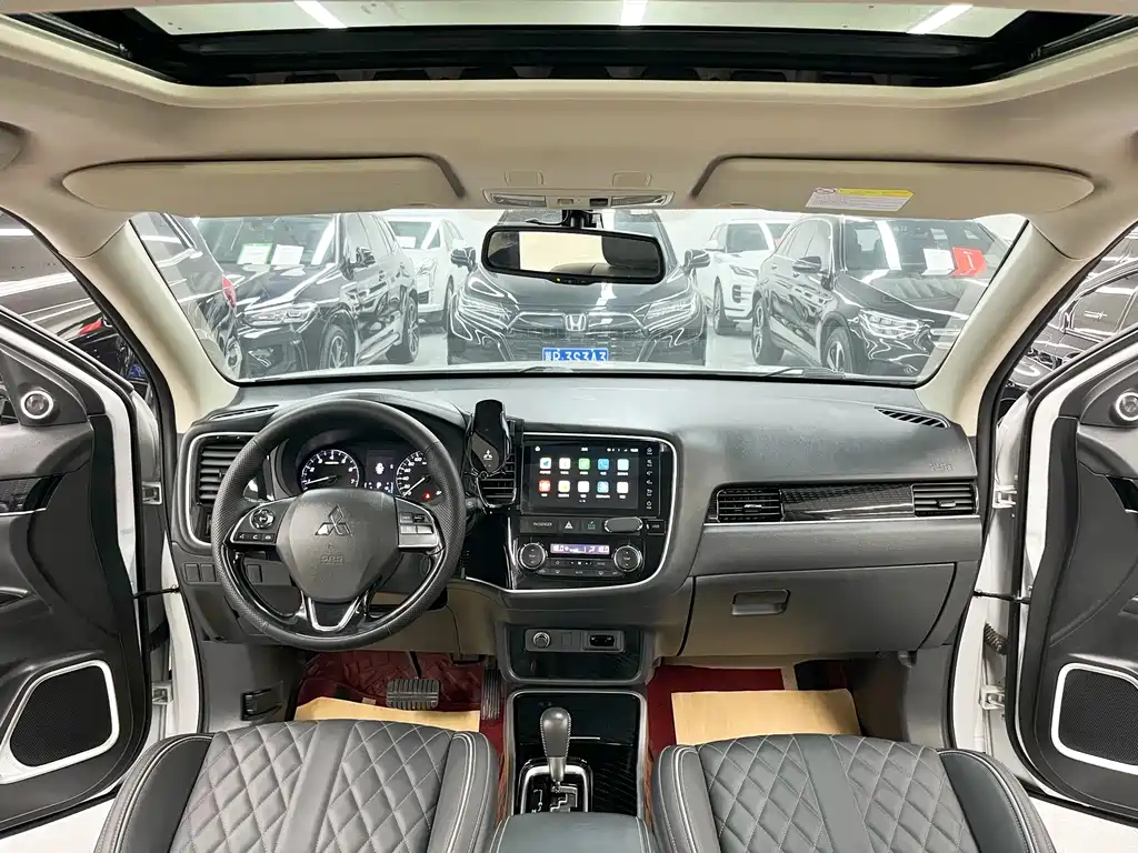 Mitsubishi Outlander — миниатюра 9