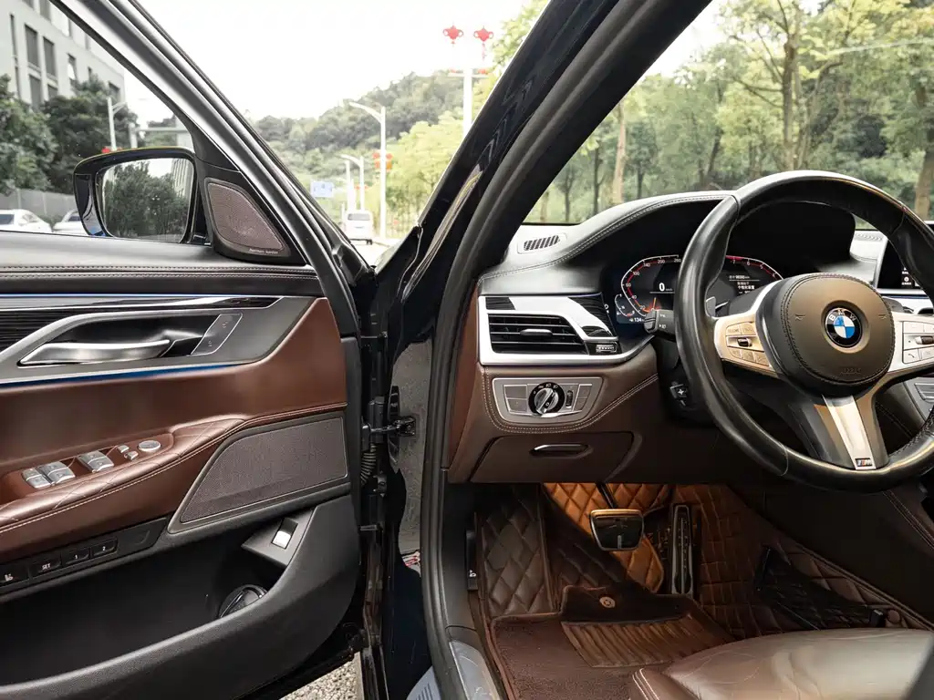 BMW 7 Series — миниатюра 6