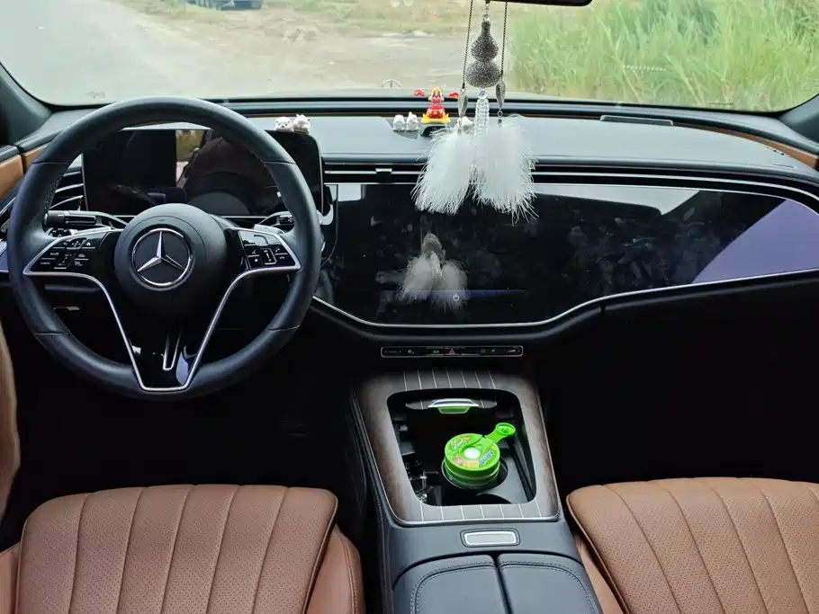 Mercedes-Benz E-Class — миниатюра 12
