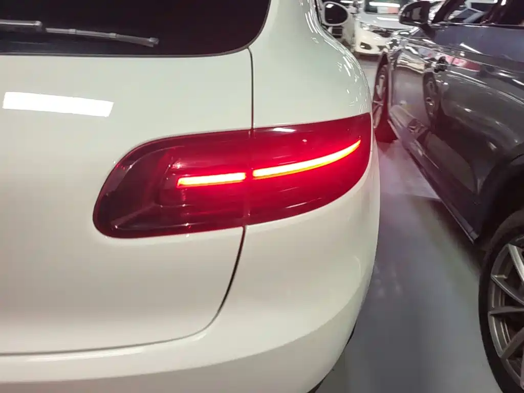 Porsche Macan — миниатюра 8