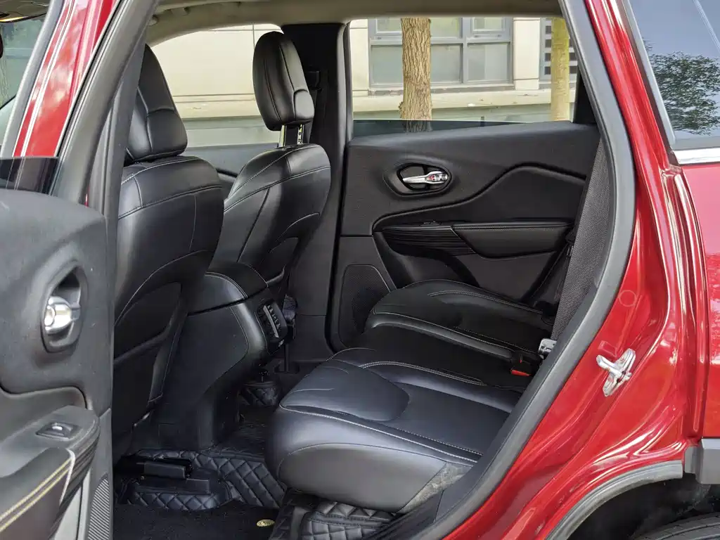 Jeep Cherokee — миниатюра 11