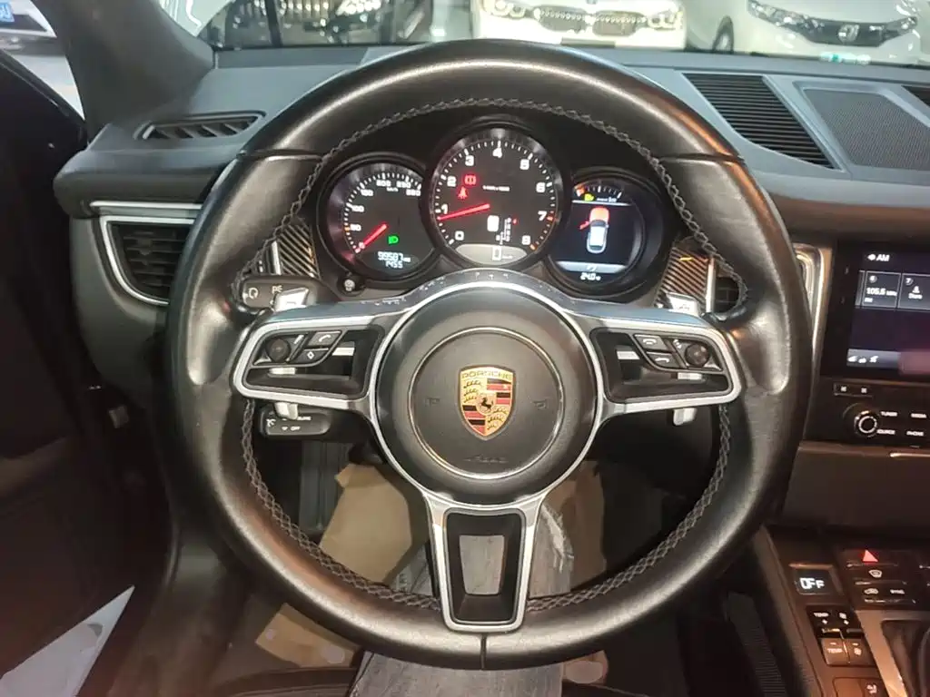 Porsche Macan — миниатюра 11