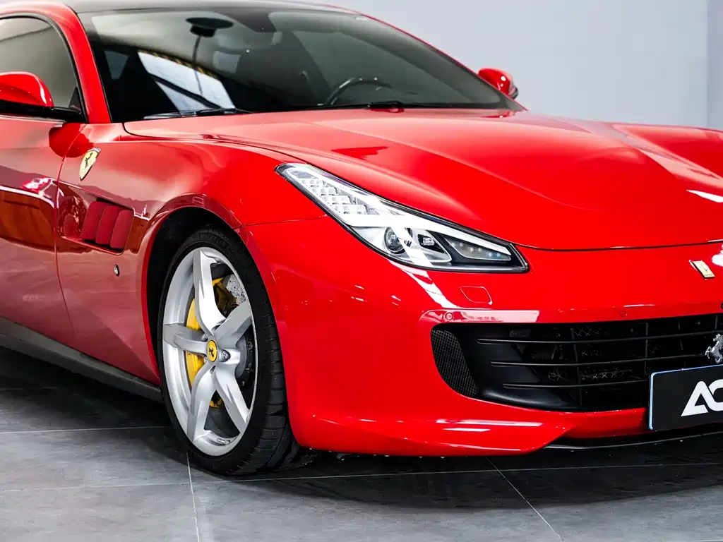 FERRARI GTC4LUSSO