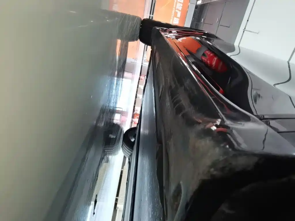 Tesla Model Y — миниатюра 21