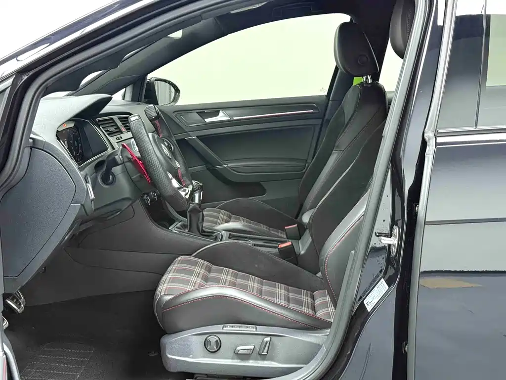 Volkswagen Golf GTI — миниатюра 4