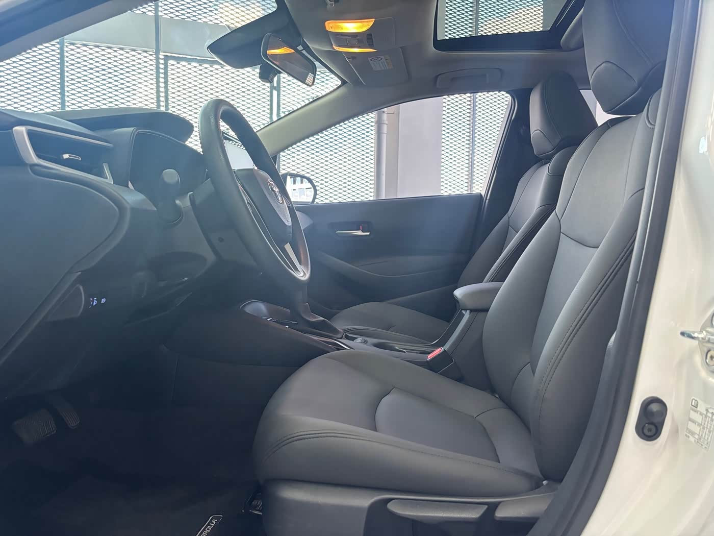 Toyota Corolla 1.2 л 2024 г. Белый, пробег 7000 км