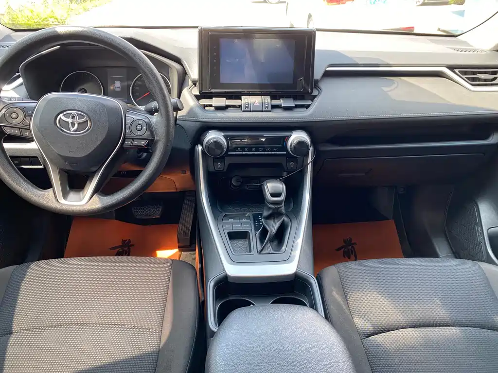 Toyota RAV4 — миниатюра 7