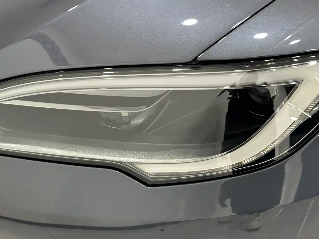 Tesla Model S — миниатюра 9