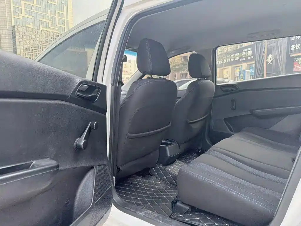 Baojun 310W — миниатюра 5