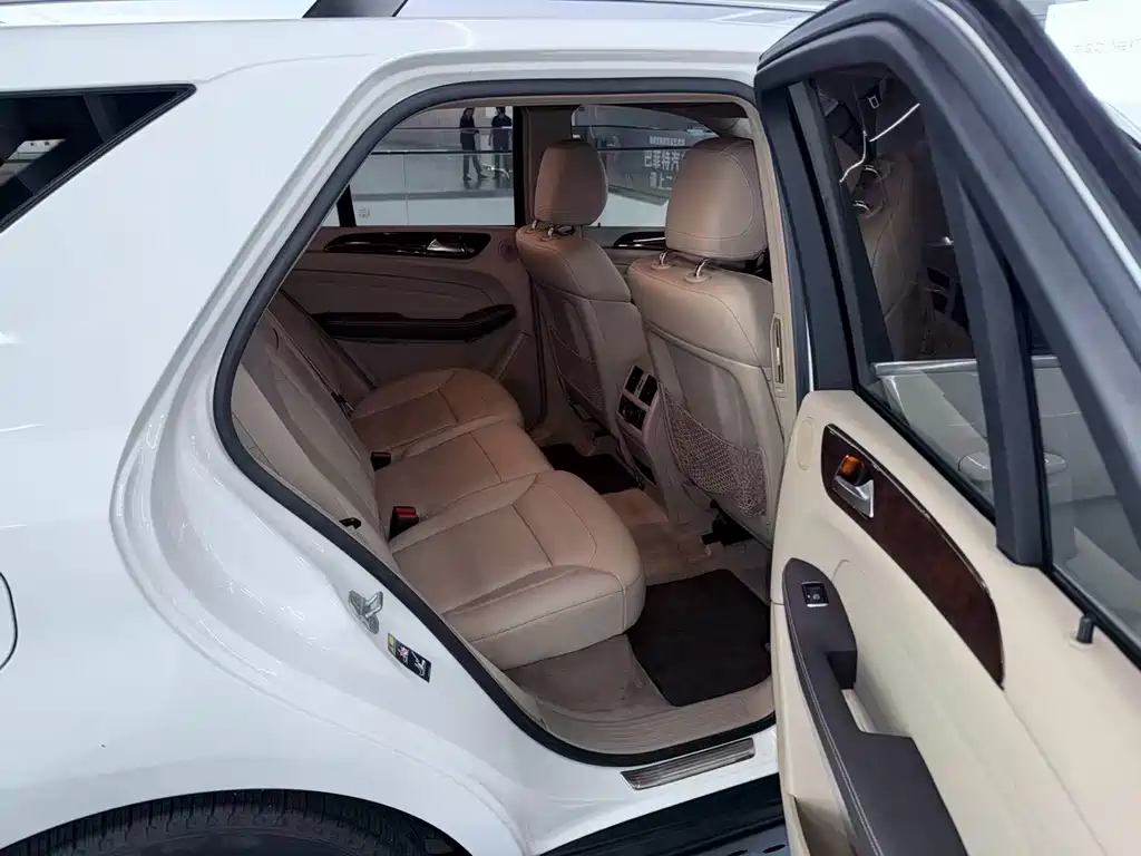 Mercedes-Benz M-Class — миниатюра 13