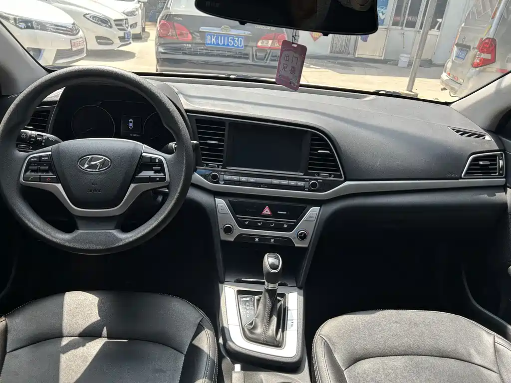 Hyundai Elantra — миниатюра 4