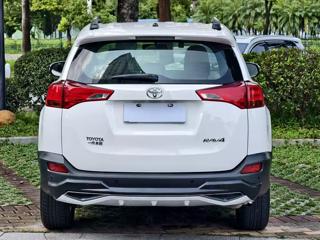 Toyota RAV4 — миниатюра 17