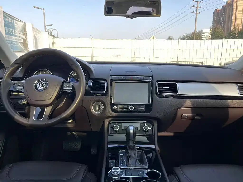 VOLKSWAGEN TOUAREG