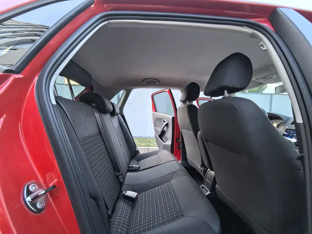 Volkswagen Polo — миниатюра 8