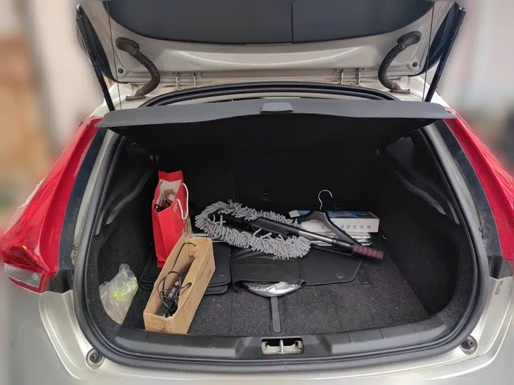 Volvo V40 — миниатюра 10