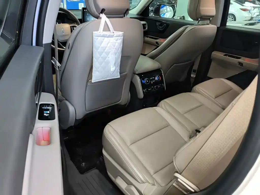 Lincoln Aviator (Import) — миниатюра 17