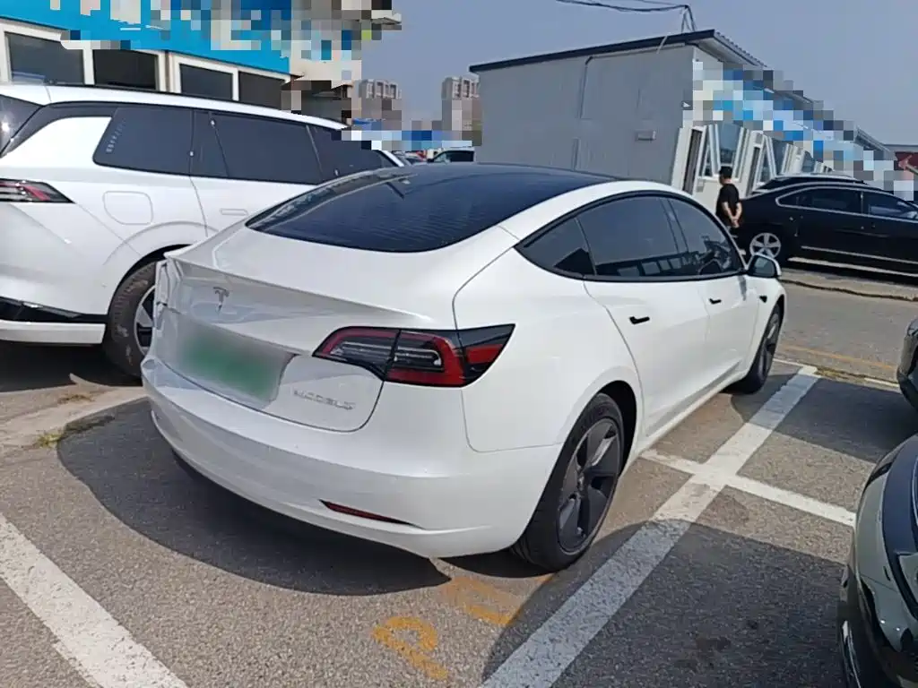 Tesla Model 3 — миниатюра 7