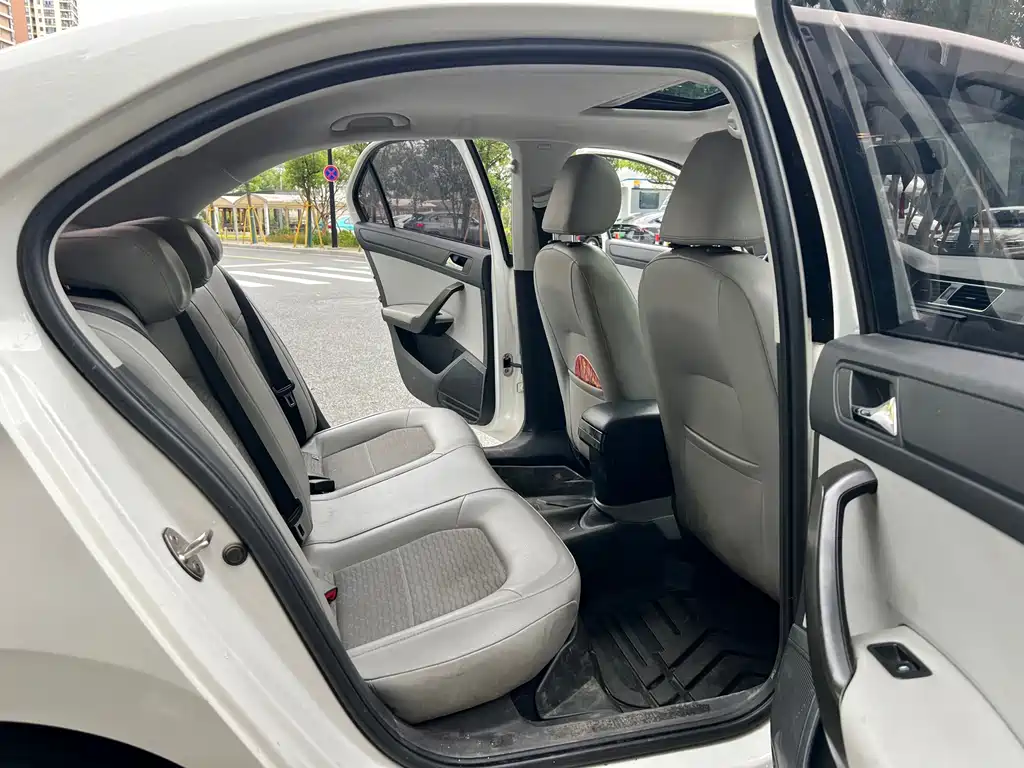 Skoda Rapid 1.6L Manual Innovation Edition, фото 14