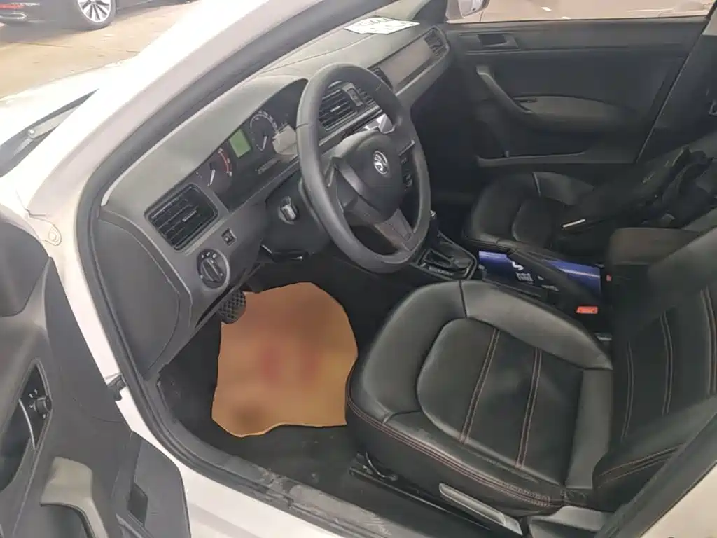 Skoda Rapid Spaceback — миниатюра 16