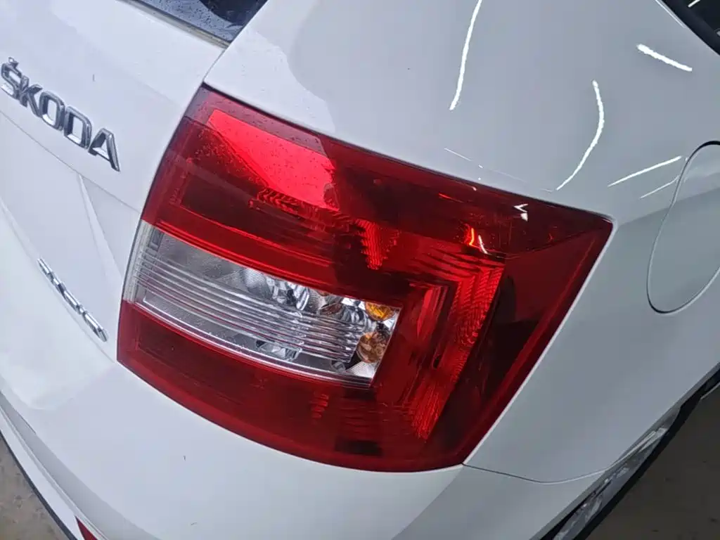 Skoda Rapid Spaceback — миниатюра 8