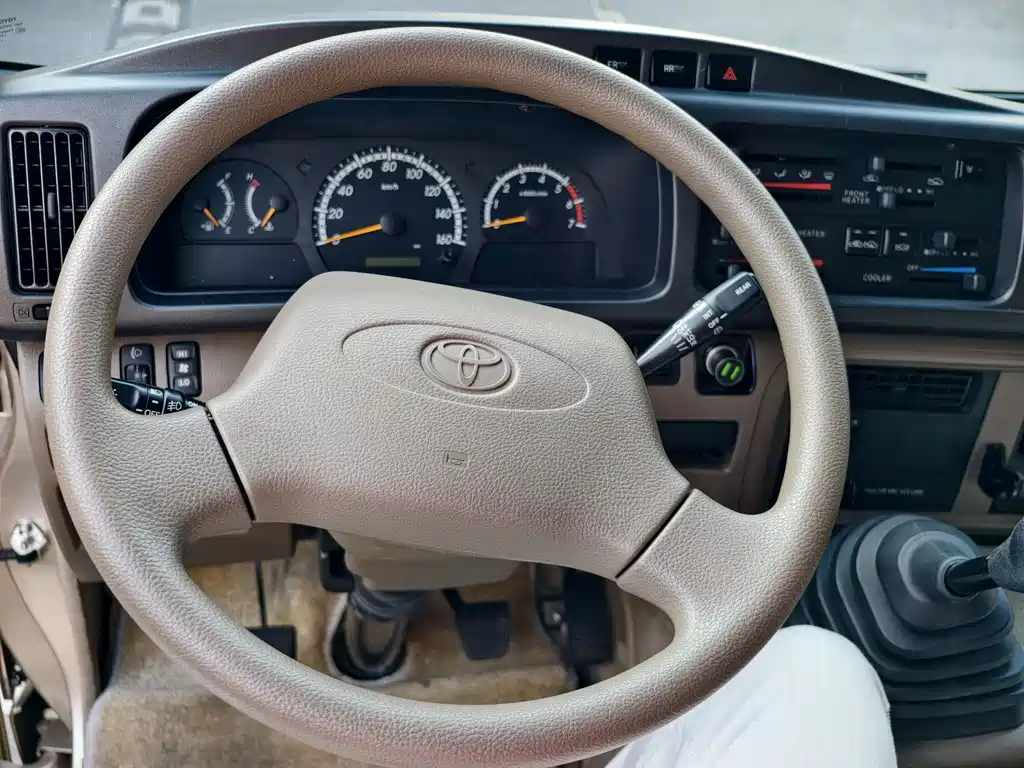 Toyota Coaster — миниатюра 10
