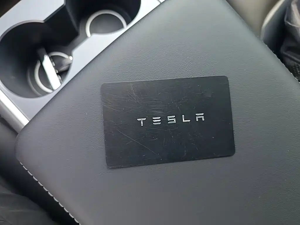 Tesla Model 3 — миниатюра 9